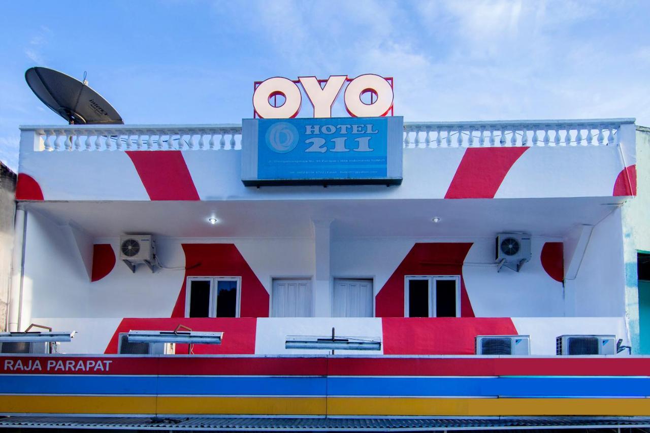 Oyo 2045 Hotel 211 Parapat Eksteriør bilde