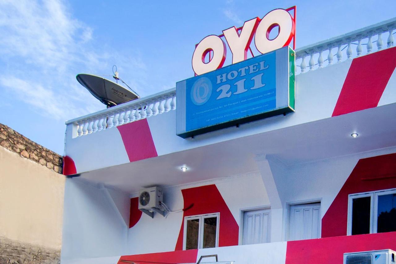 Oyo 2045 Hotel 211 Parapat Eksteriør bilde